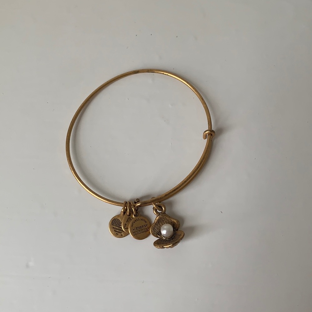 Alex and Ani oyster with pearl bracelet